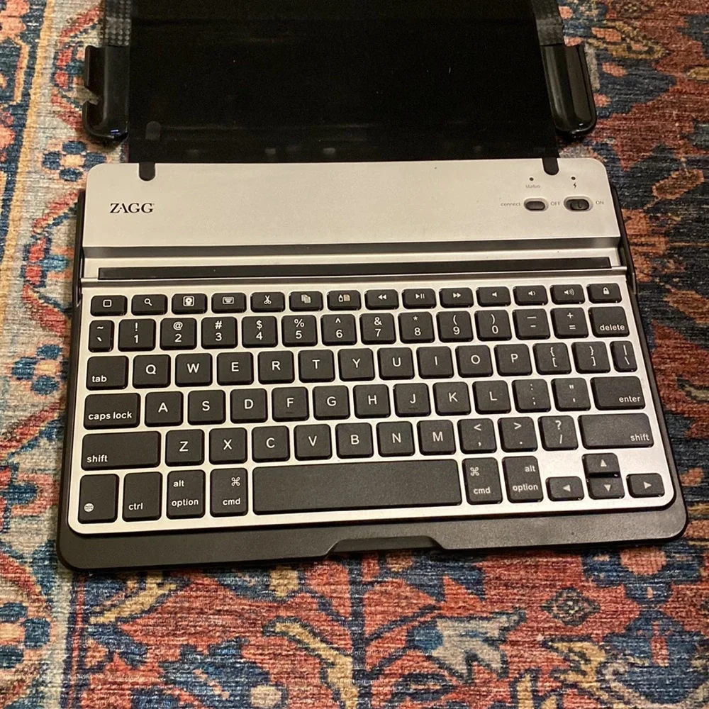 iPad ZAGG Keyboard Folio